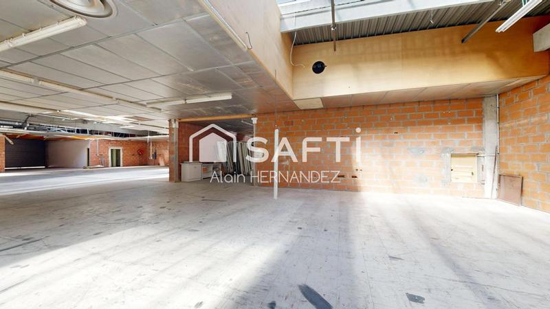 Local commercial - 2 600 m² - 10 pièces