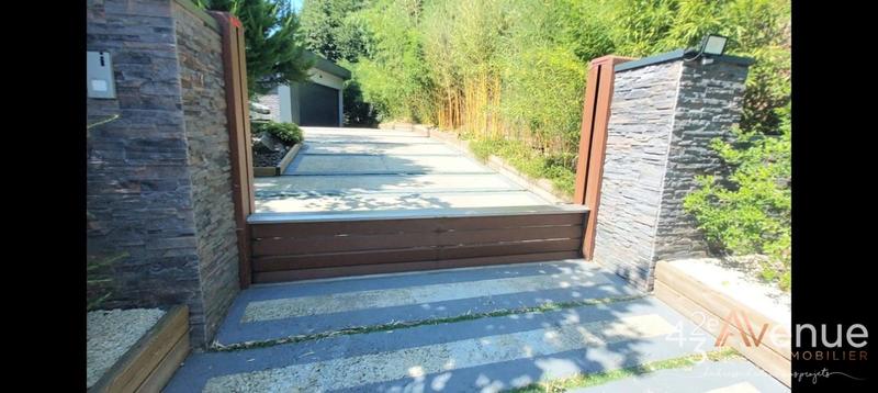 Maison - 250 m² - 8 pièces