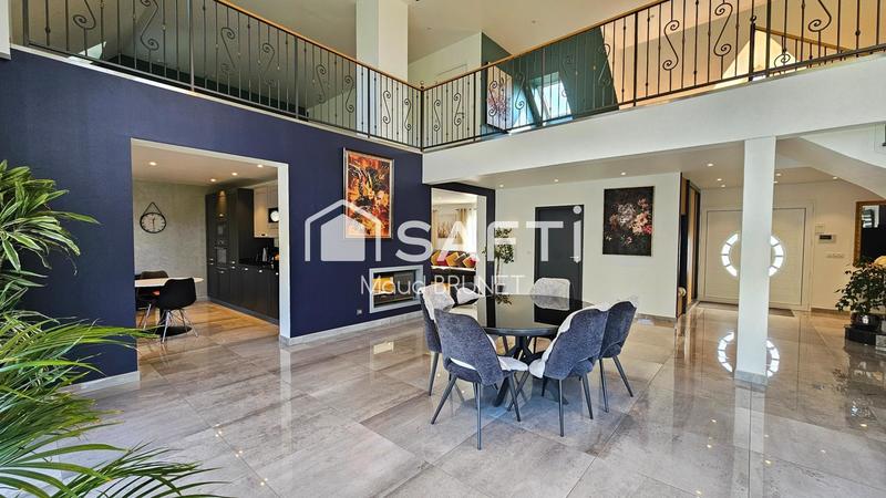 Maison - 360 m² - 9 pièces