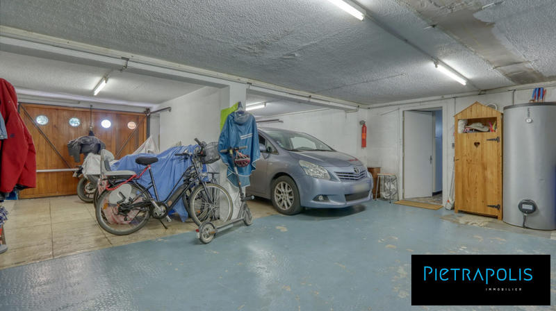 Maison - 220 m² - 9 pièces