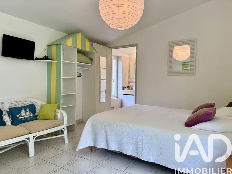 Maison - 216 m² - 9 pièces