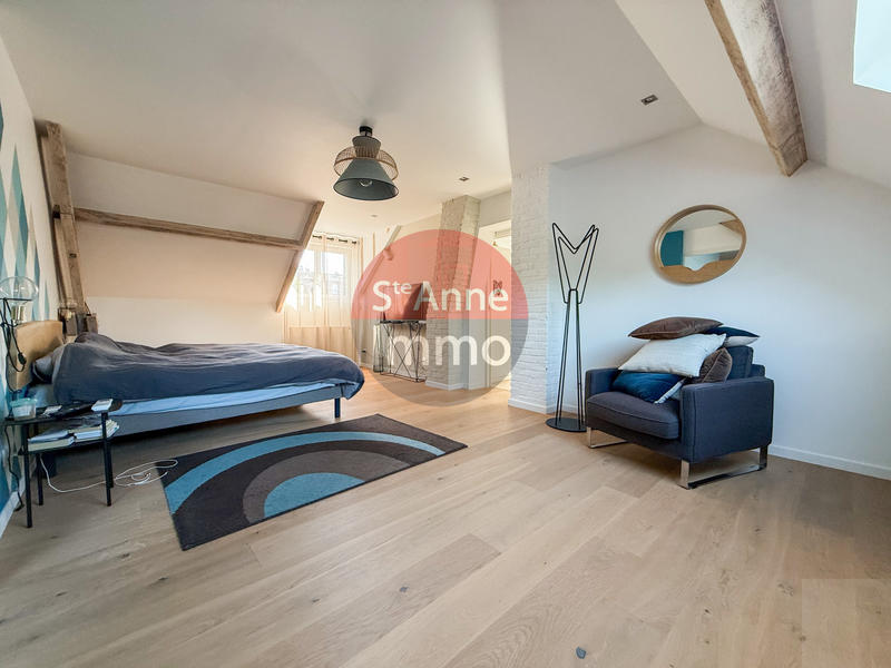 Maison - 230 m² - 6 pièces