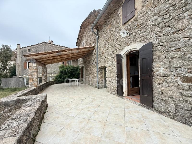 Maison - 185 m² - 9 pièces