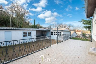 Maison - 257 m² - 10 pièces