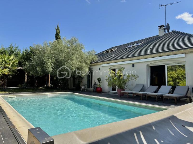 Maison - 250 m² - 8 pièces