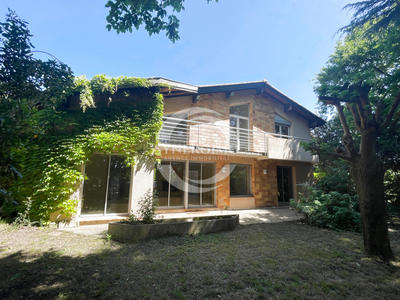Maison - 227 m² - 7 pièces