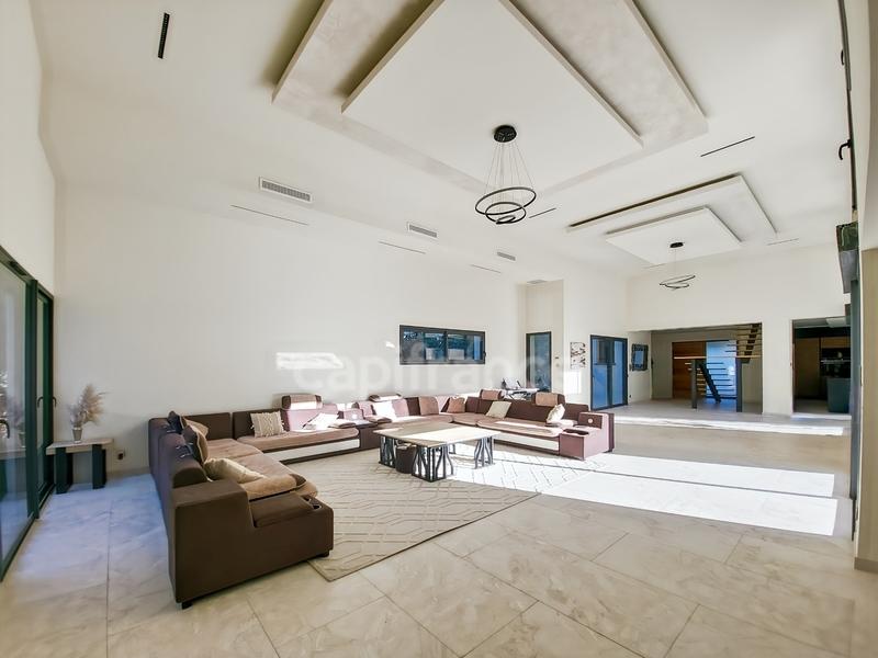 Maison - 225 m² - 7 pièces