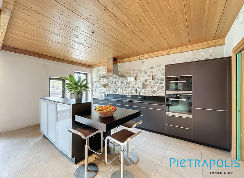 Maison - 255 m² - 5 pièces