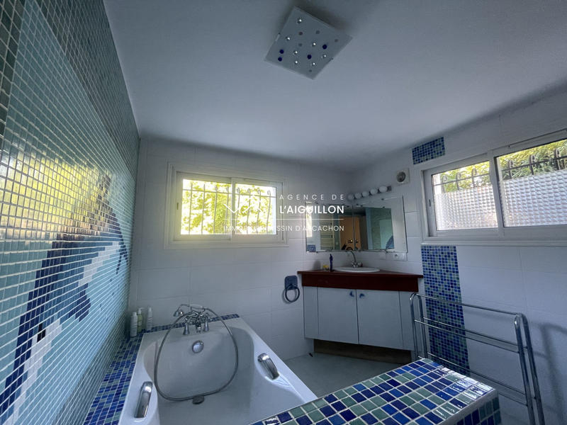 Maison - 200 m² - 7 pièces