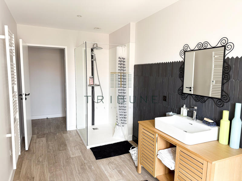 Maison - 275 m² - 6 pièces