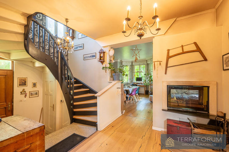 Maison - 265 m² - 8 pièces