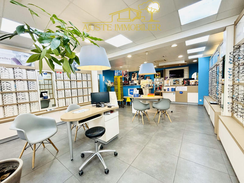 Local commercial - 120 m² - 4 pièces