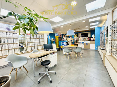 Local commercial - 120 m² - 4 pièces