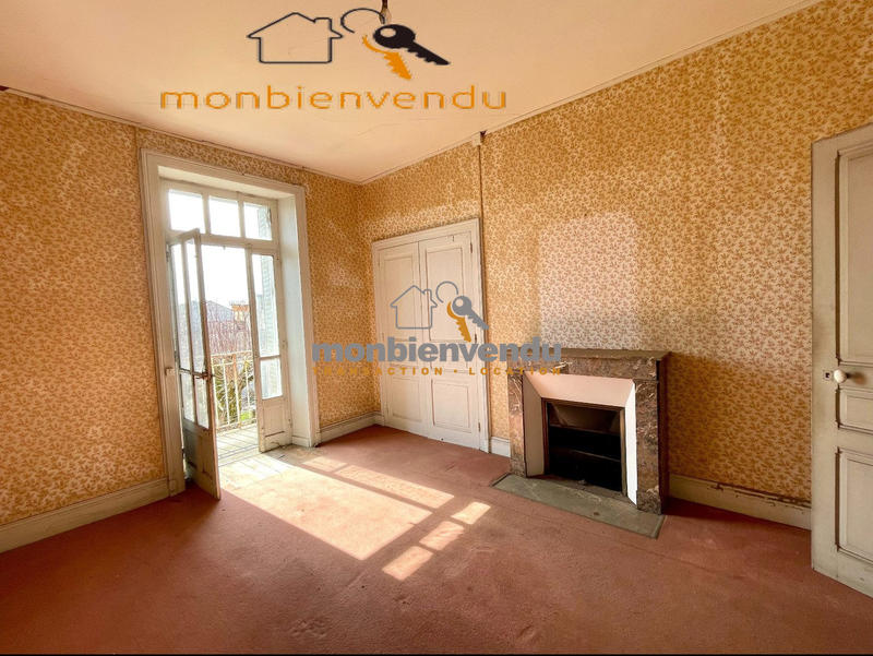 Maison traditionnelle - 250 m² - 10 pièces