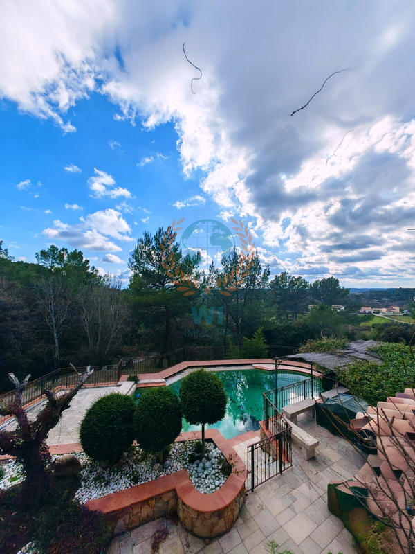 Villa - 250 m² - 7 pièces