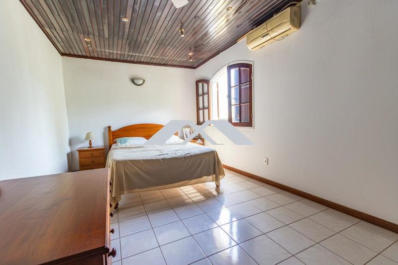 Maison - 208 m² - 6 pièces