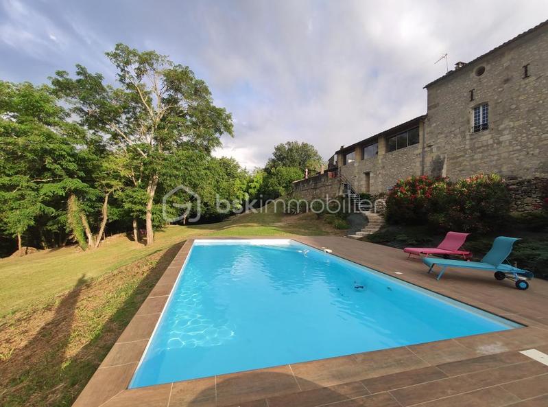 Demeure - 230 m² - 6 pièces