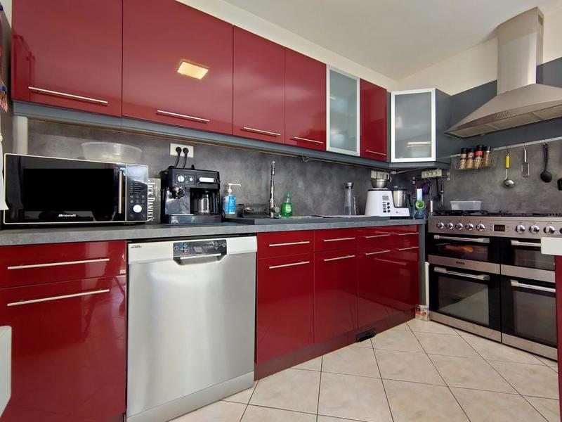 Maison - 216 m² - 10 pièces