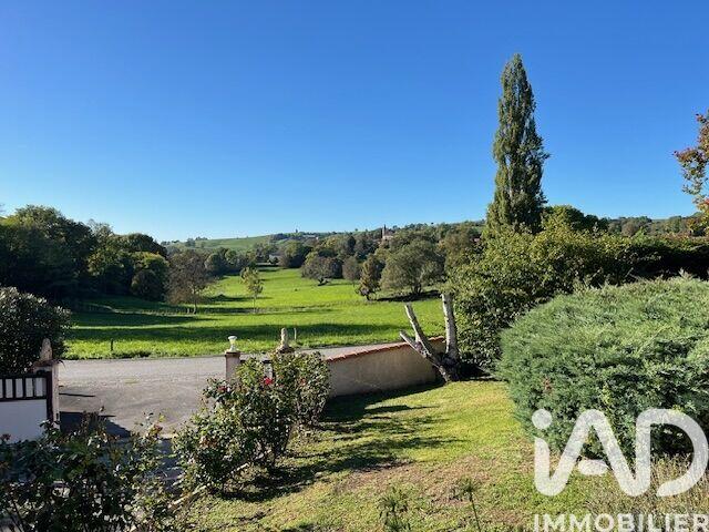 Maison - 203 m² - 7 pièces