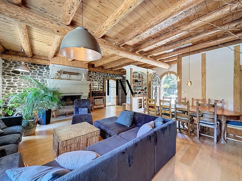 Maison en pierre - 310 m² - 10 pièces