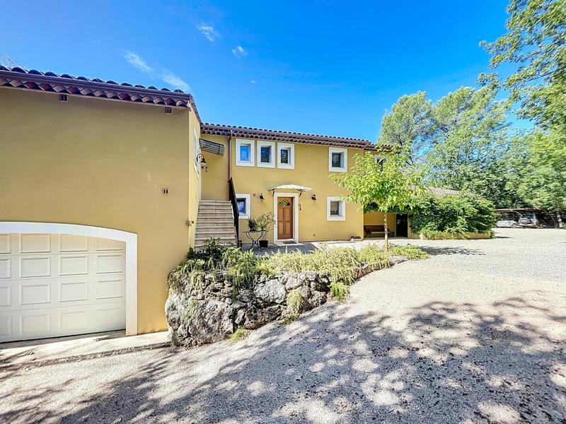 Villa - 253 m² - 8 pièces