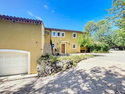 Villa - 253 m² - 8 pièces