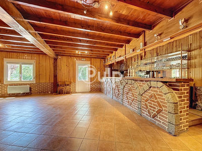 Maison - 298 m² - 9 pièces