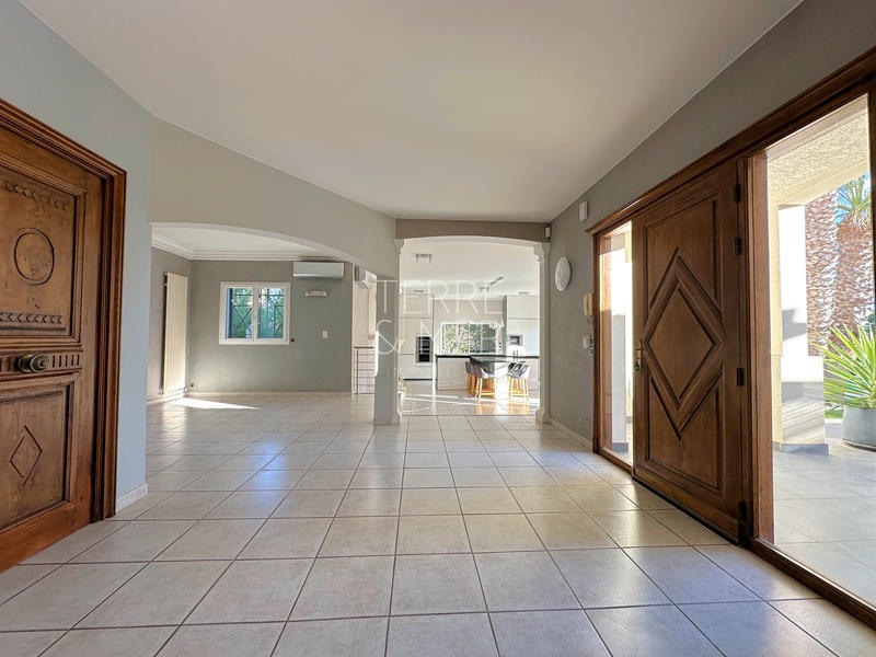 Maison - 240 m² - 7 pièces