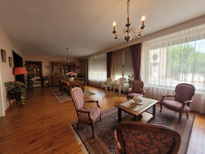 Maison - 306 m² - 10 pièces