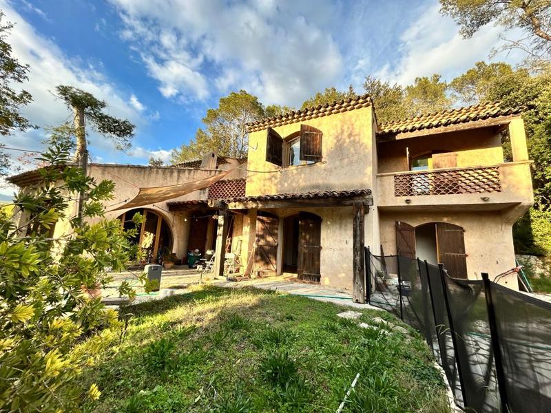 Maison - 170 m² - 6 pièces