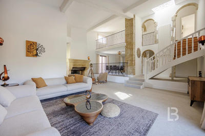 Maison - 181 m² - 7 pièces