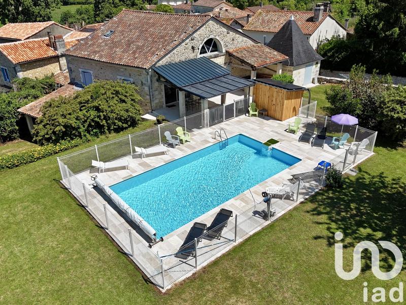 Maison - 360 m² - 19 pièces