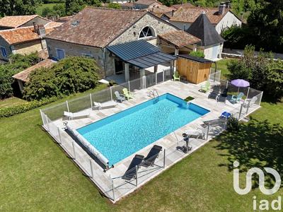 Maison - 360 m² - 19 pièces