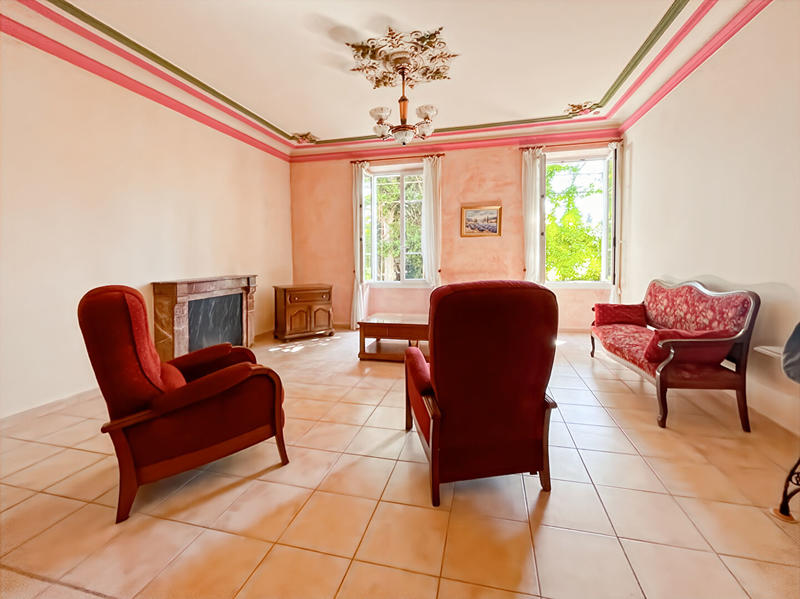 Maison - 263 m² - 9 pièces