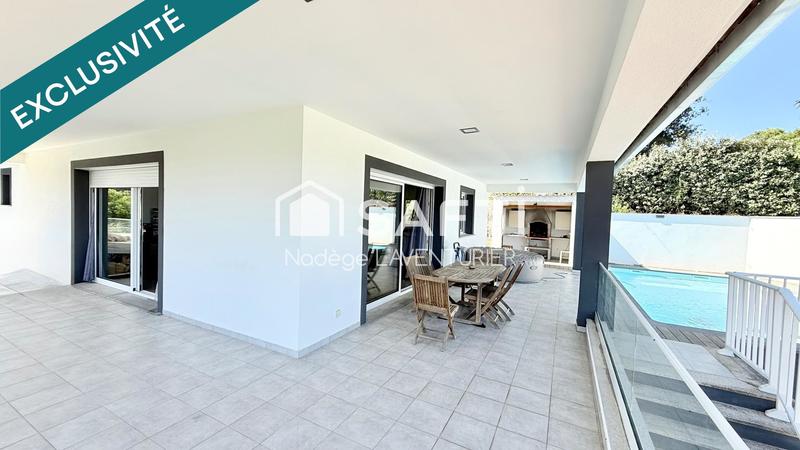 Maison - 238 m² - 9 pièces