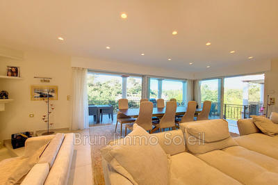 Propriété - 333 m² - 9 pièces