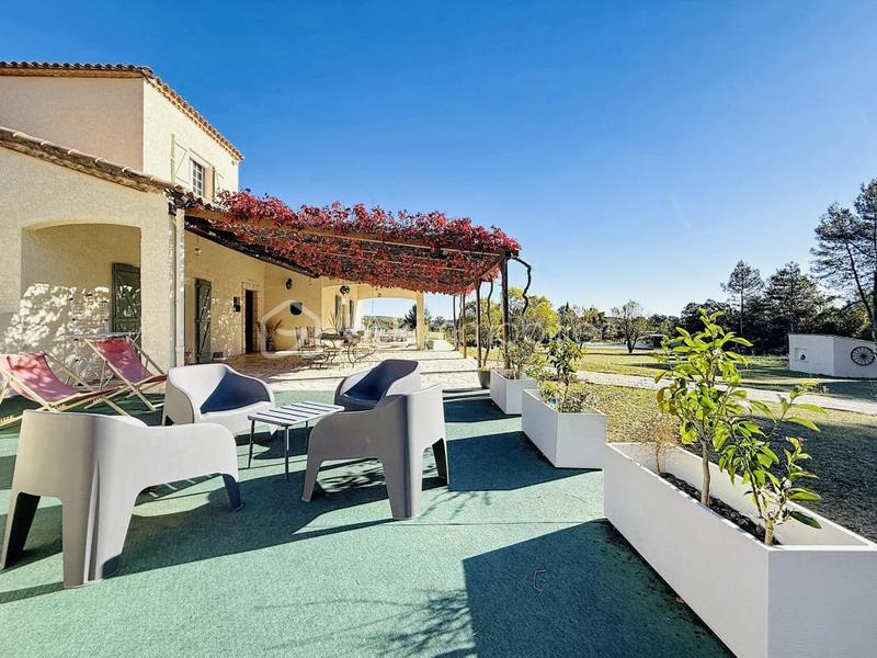 Maison - 285 m² - 10 pièces