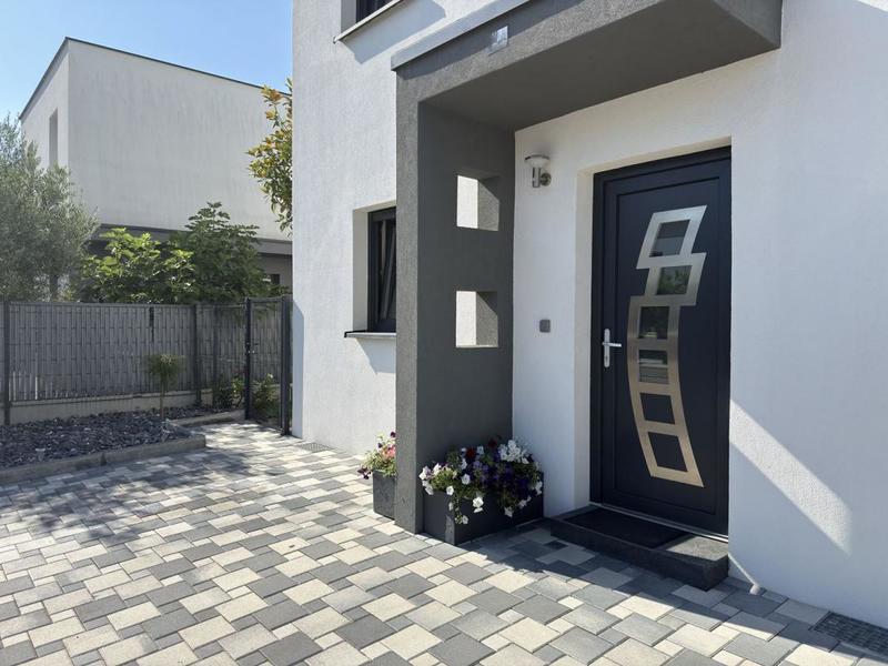 Maison traditionnelle - 143 m² - 5 pièces