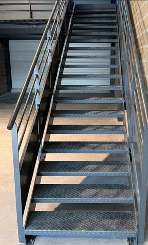 Local d'activité / Entrepôt - 174 m²