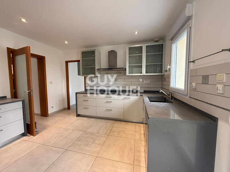 Maison - 181 m² - 7 pièces