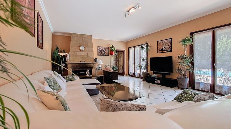 Maison - 313 m² - 9 pièces