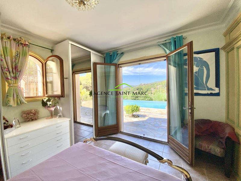 Maison - 300 m² - 4 pièces