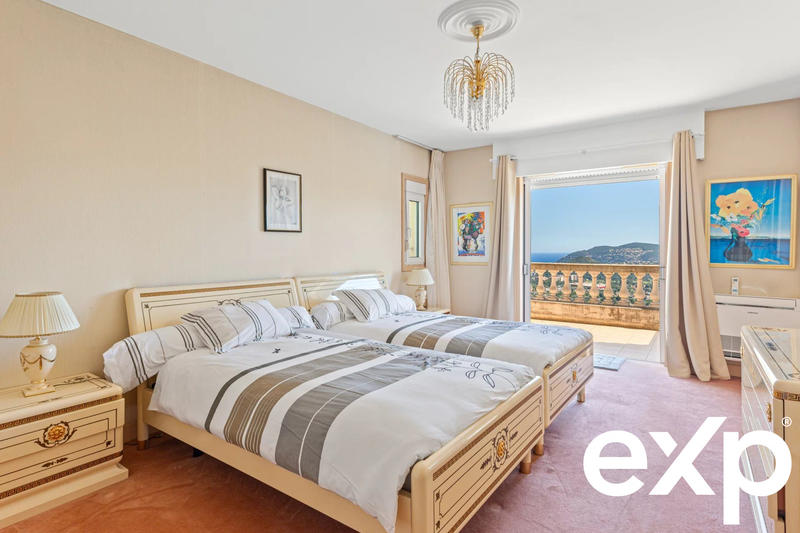 Villa - 285 m² - 6 pièces