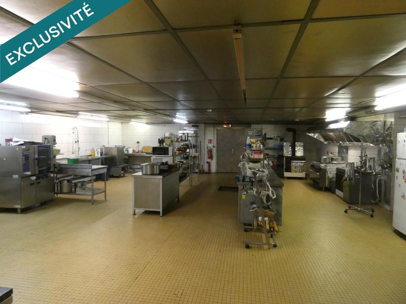 Local commercial - 2 200 m² - 8 pièces