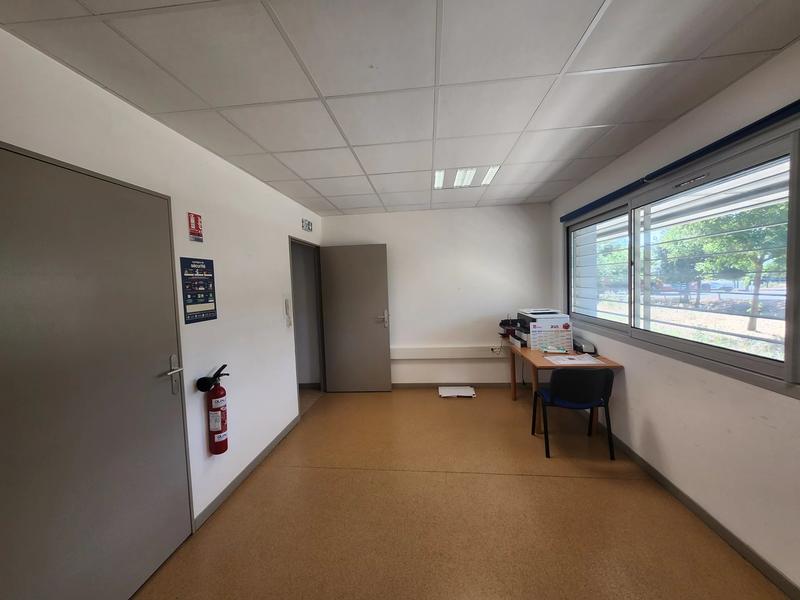 Local commercial - 120 m² - 3 pièces