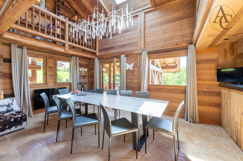 Châlet - 391 m² - 8 pièces