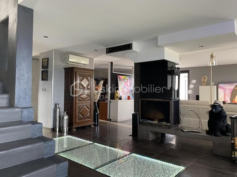 Maison traditionnelle - 260 m² - 8 pièces