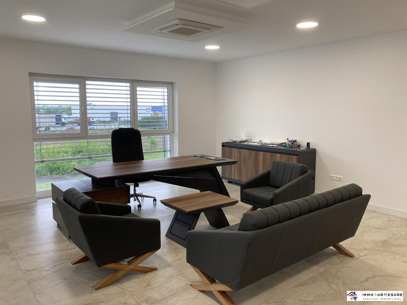 Bureau - 77 m² - 1 pièce