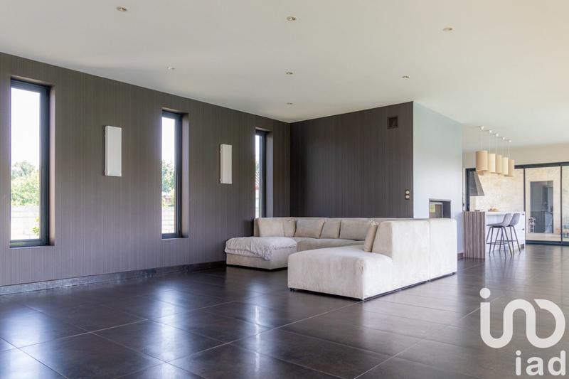 Maison - 233 m² - 5 pièces