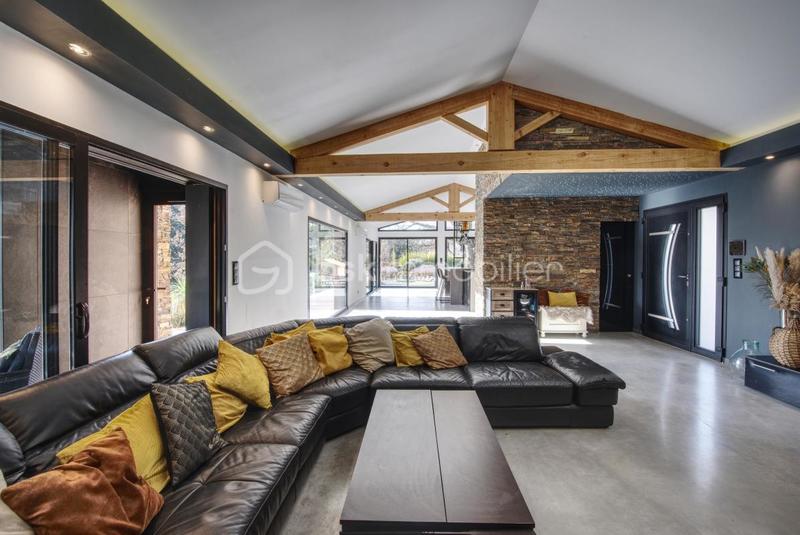 Propriété - 237 m² - 8 pièces